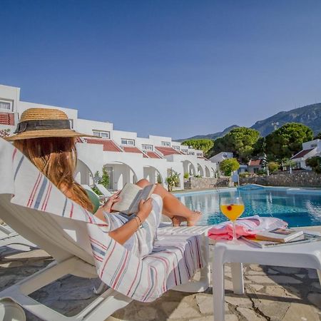 Club Lapethos Bungalow Girne Buitenkant foto