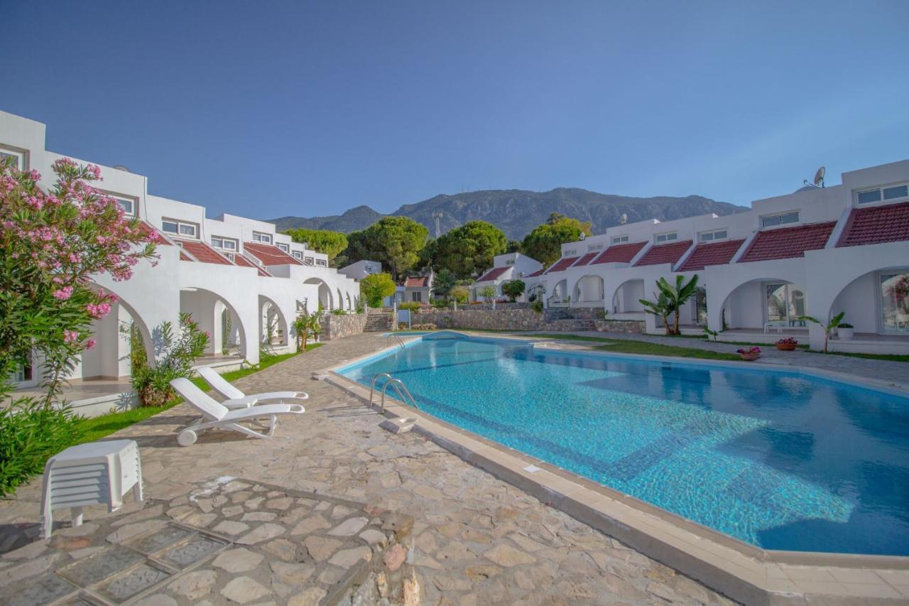 Club Lapethos Bungalow Girne Buitenkant foto