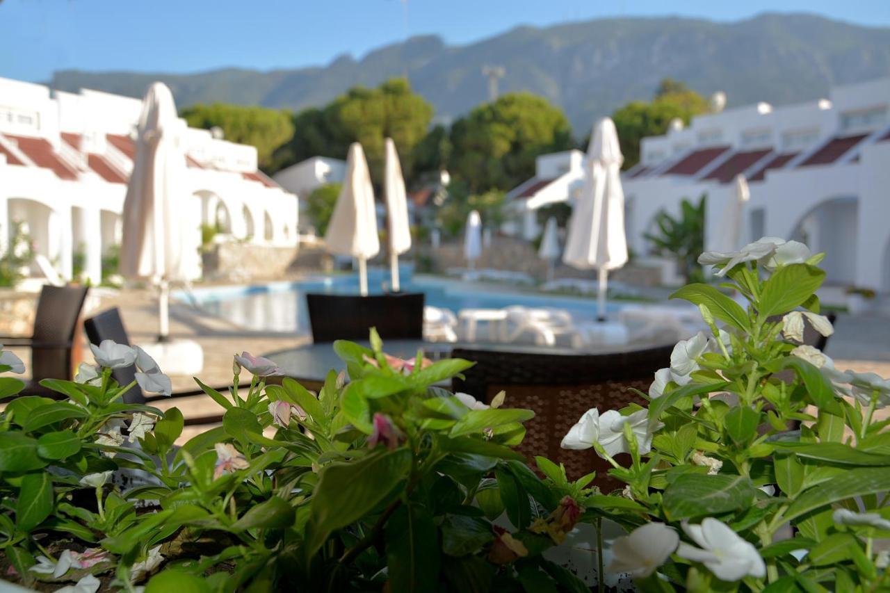 Club Lapethos Bungalow Girne Buitenkant foto