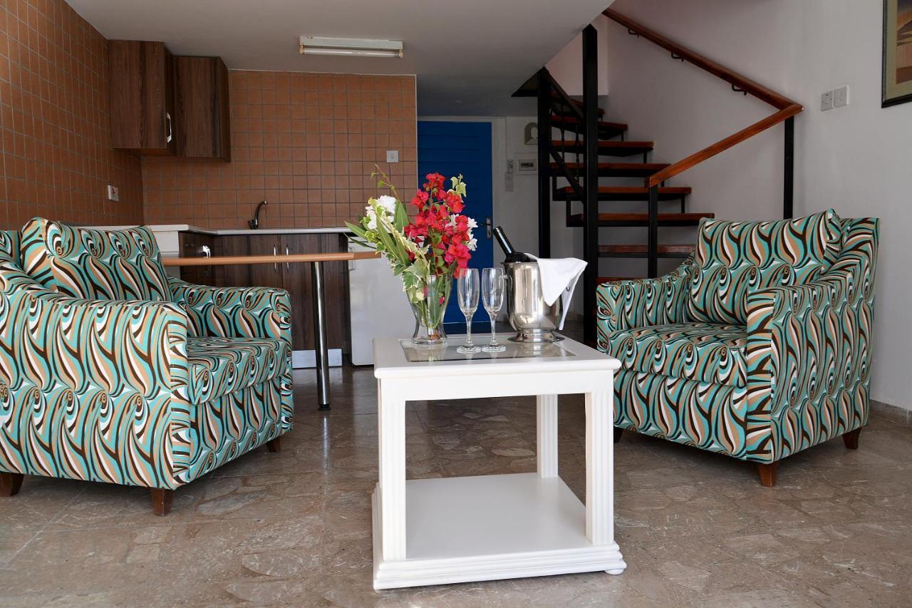 Club Lapethos Bungalow Girne Buitenkant foto