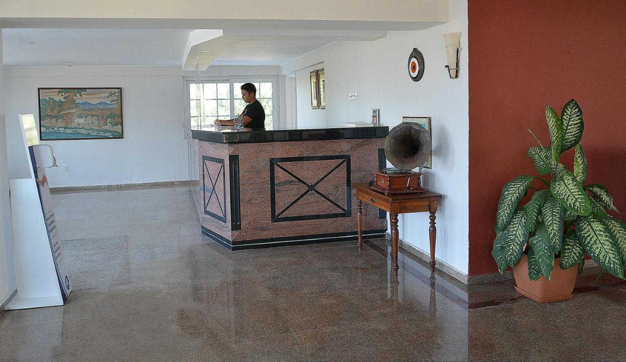 Club Lapethos Bungalow Girne Buitenkant foto
