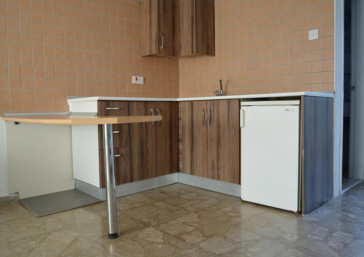 Club Lapethos Bungalow Girne Buitenkant foto