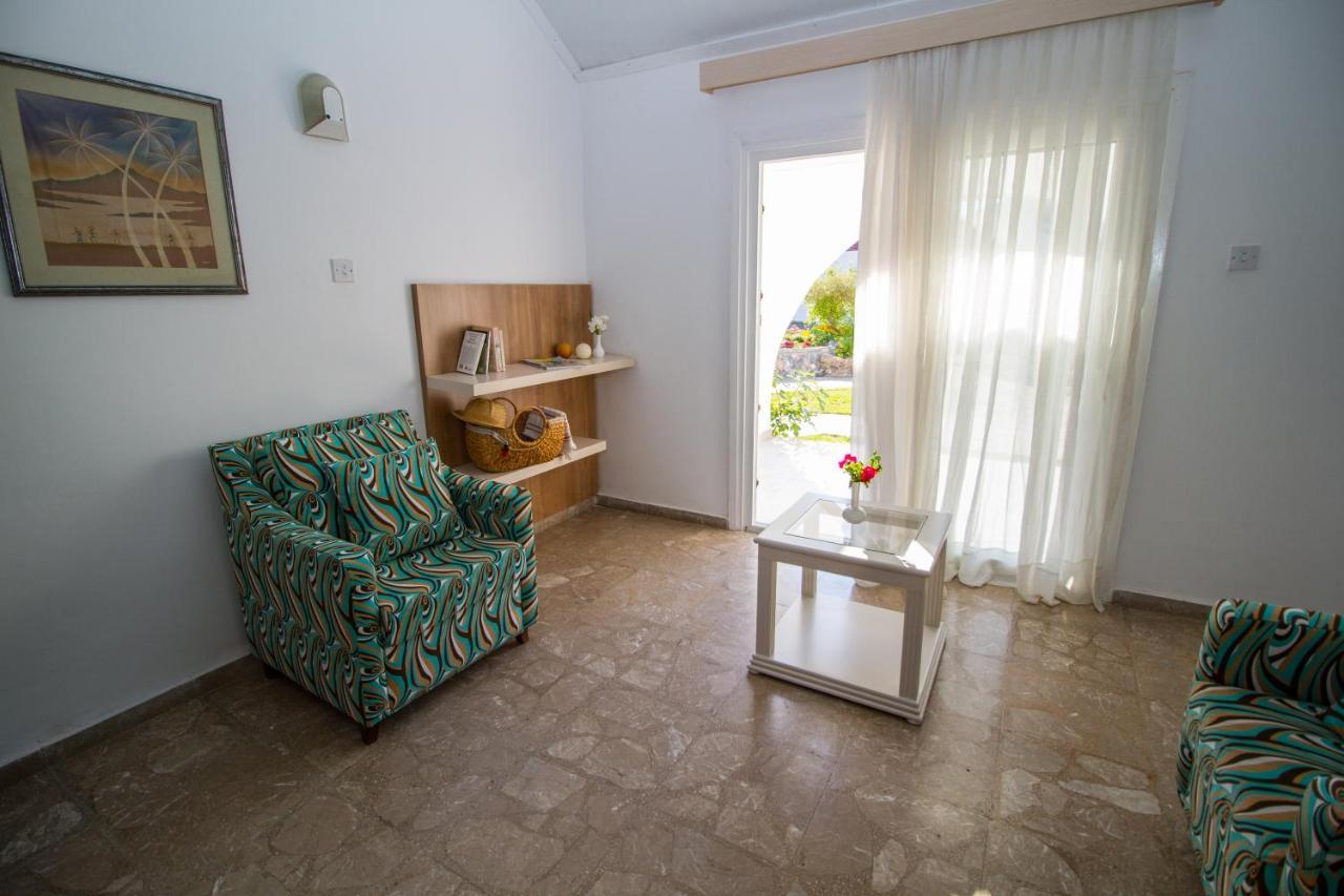 Club Lapethos Bungalow Girne Buitenkant foto