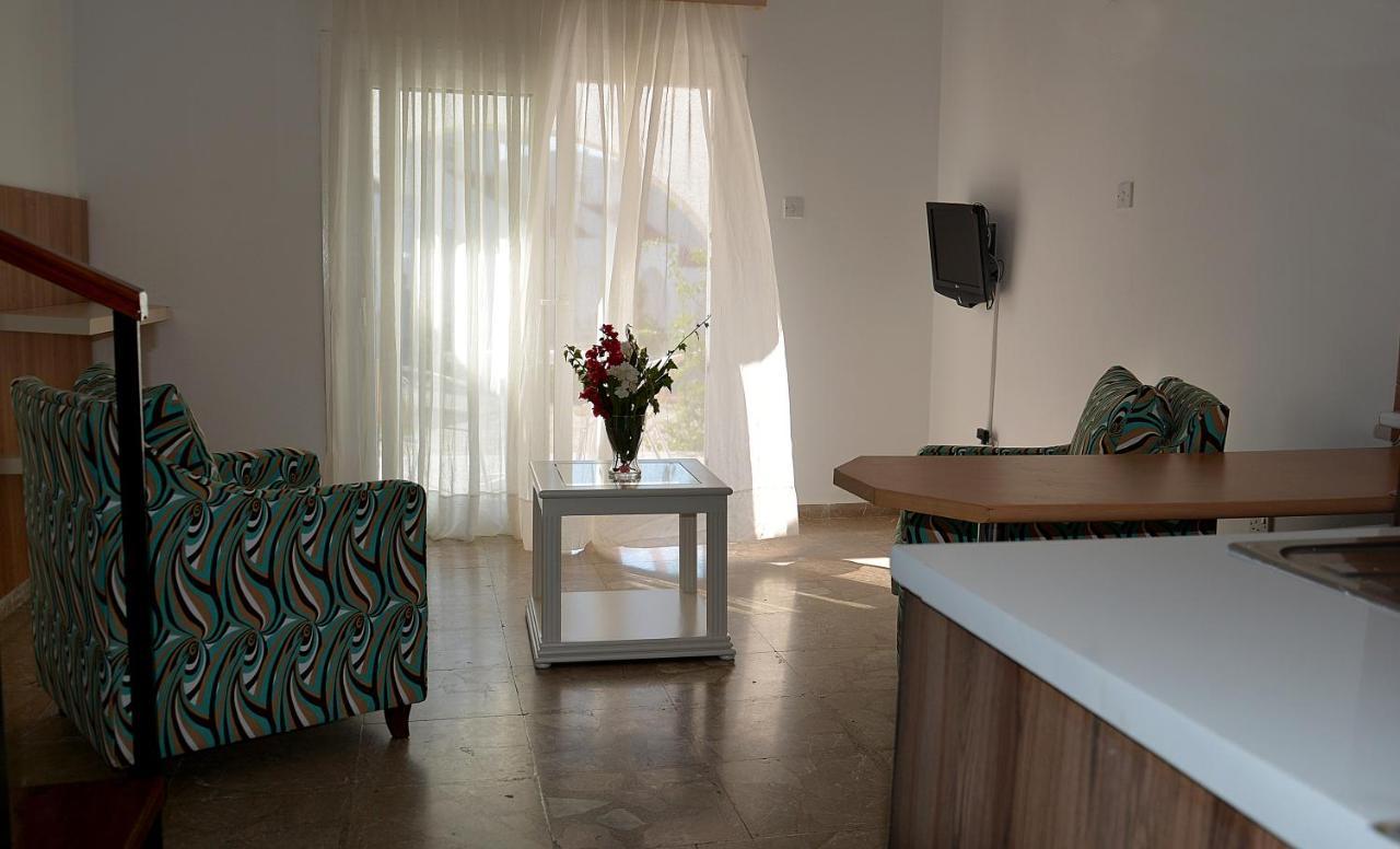 Club Lapethos Bungalow Girne Buitenkant foto