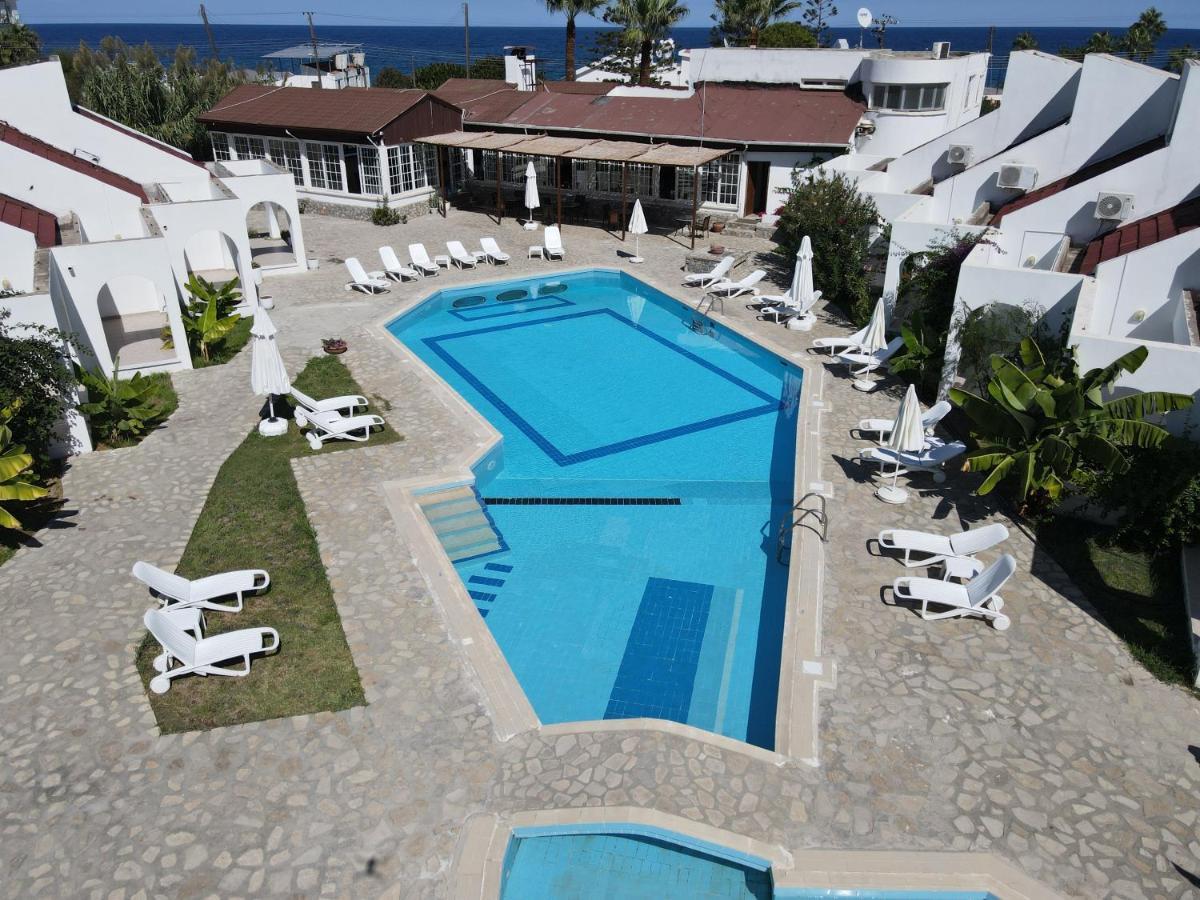 Club Lapethos Bungalow Girne Buitenkant foto