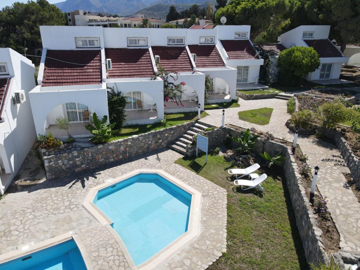 Club Lapethos Bungalow Girne Buitenkant foto